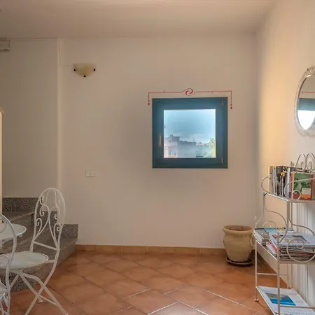 Quaint I Mirti Bianchi Bilo 4 No 6979 One Bedroom Sleeps 4 Санта-Тереза-Галлура