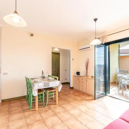 Quaint I Mirti Bianchi Bilo 4 No 6979 One Bedroom Sleeps 4 Lägenhet Santa Teresa Gallura